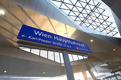 Schild "Hauptbahnhof"