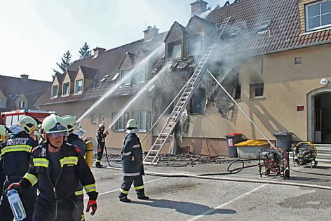 Brand in einer Reihenhausanlage in Enzesfeld-Lindabrunn