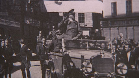 Foto zeigt Hitler bei Fahrt durch Amstetten