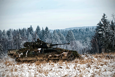 Panzer vor winterlicher Landschaft