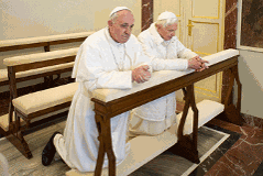 Papst Benedikt und Franziskus beten