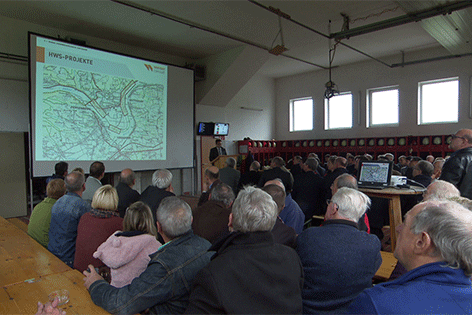 Menschenversammlung in Gottsdorf