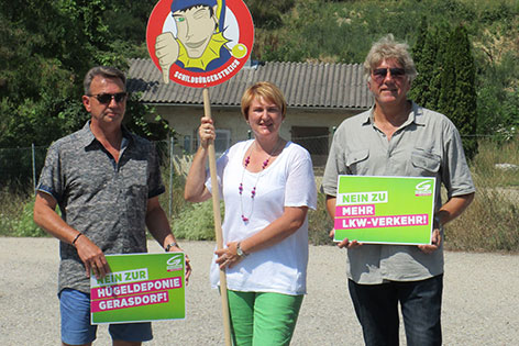 Grüne-Klubobfrau Helga Krismer mit Vertretern der Bürgerinitiative „Lebenswertes Gerasdorf“
