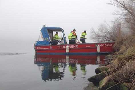 Feuerwehreinsatz mit Booten auf der Donau