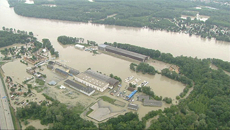 Überflutetes Hafengebiet Korneuburg