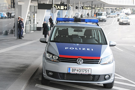 Polizei am Flughafen