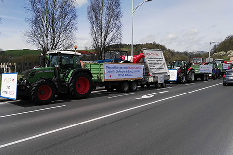 Traktoren bei der Protestfahrt nach Wien