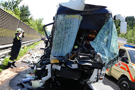 Reisebus Unfall 40 Verletzte