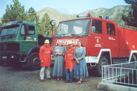 Übergabe eines Feuerwehrautos