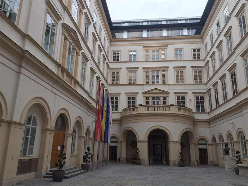 Palais Niederösterreich Innenhof Wien