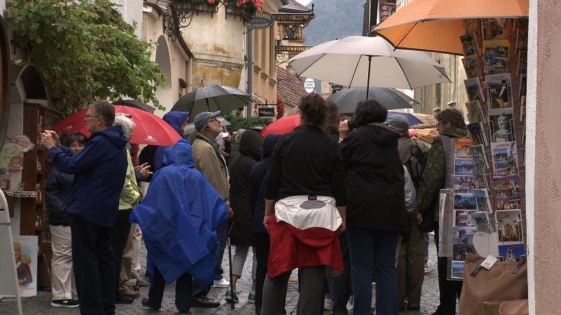 Touristen in Dürnstein
