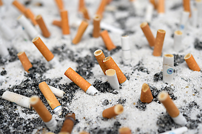 Aschenbecher Zigarettenstummel Rauchverbot