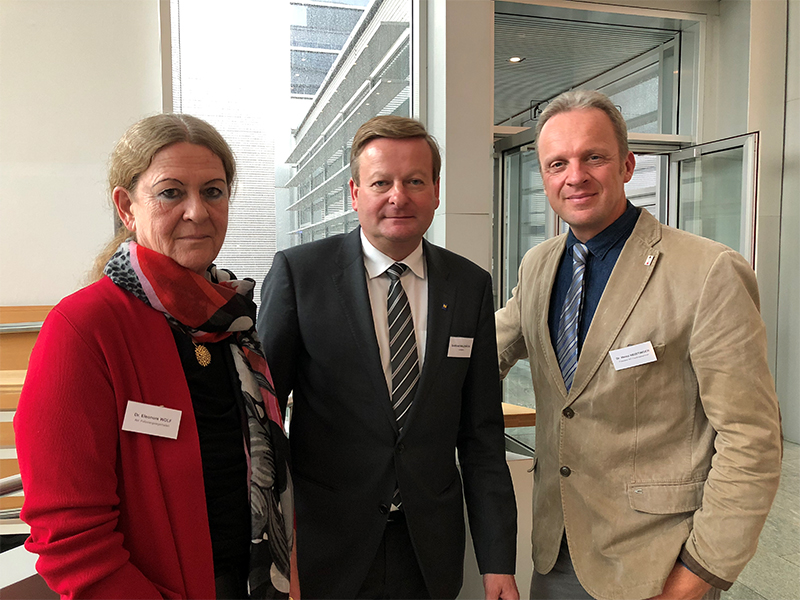 Dr. Eleonore Wolf, NÖ Landesregierung, Landesrat Gottfried Waldhäusl und Dr. Heinz Heistinger (Präsident der NÖ Tierärztekammer).