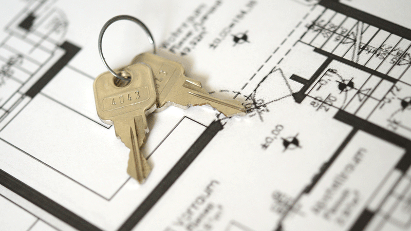 Schlüssel liegt auf Wohnungsplan