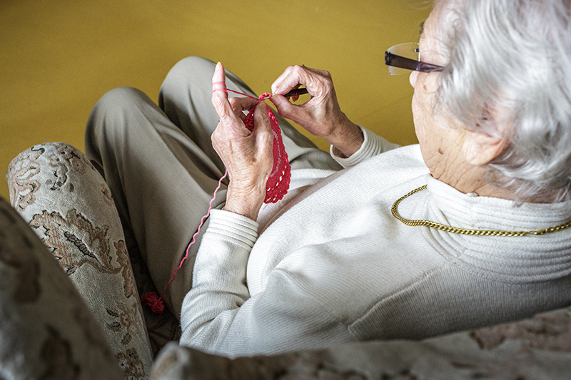 Senioren Pflege Gesundheit Stricken Pension